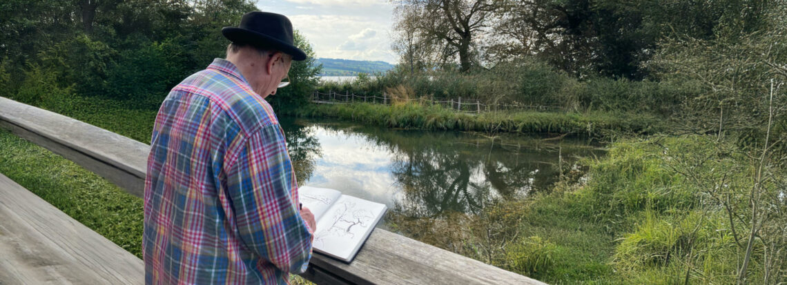 Harald Naegeli im Garten des Besuchszentrums der Vogelwarte Sempach - Foto- © Vogelwarte Sempach
