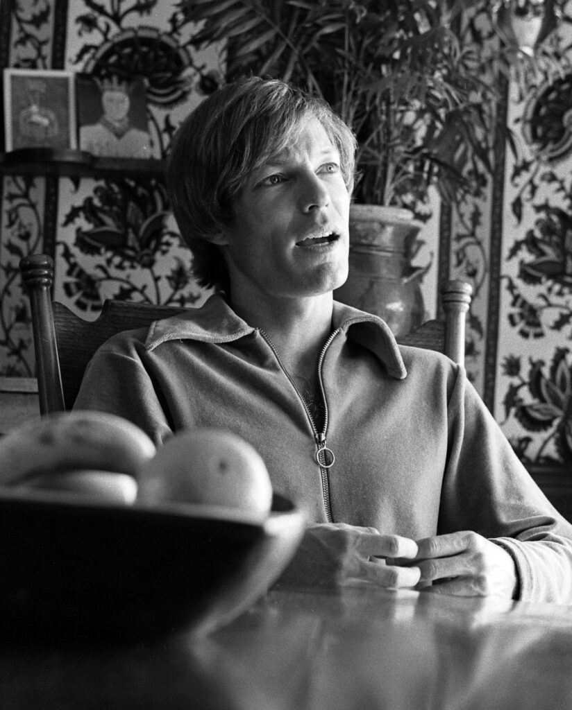 Richard Chamberlain, 1972 - Foto: Harry Chase, Los Angeles Times from https://digital.library.ucla.edu/catalog/ark:/21198/zz0002nk5g - Lizenz: https://creativecommons.org/licenses/by/4.0/deed.en - Datei: https://commons.wikimedia.org/wiki/File:Richard_Chamberlain_1972.jpg