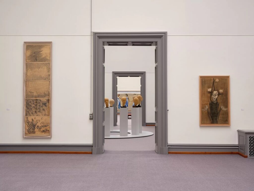 Ausstellungsansicht «À suivre: Eva Aeppli in der Sammlung des Kunstmuseums Solothurn» Foto: David Aebi © Susanne Gyger
