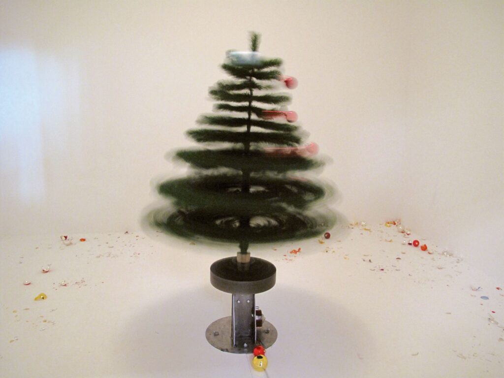 Roman Signer, Weihnachtsbaum, 2010 - Foto: Aleksandra Signer © Roman Signer