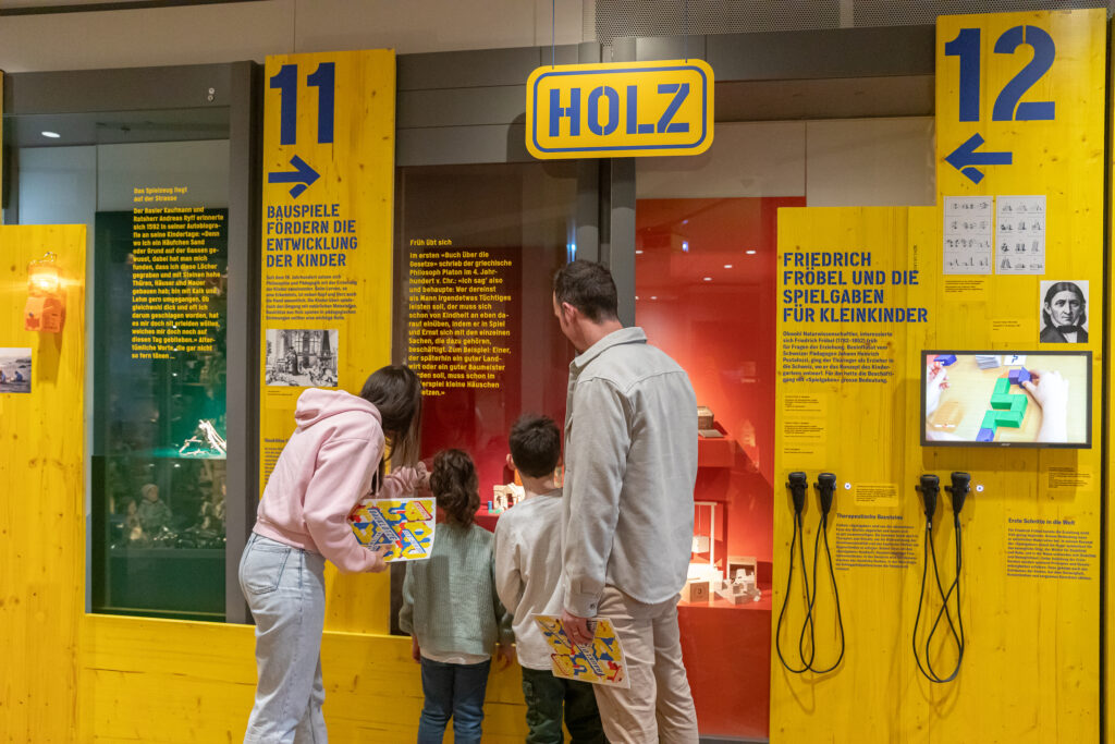 Einblick in die Ausstellung_2 © SWMB, Matthias Willi