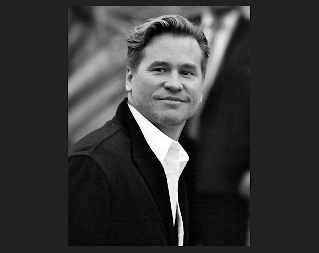Val Kilmer, 2005 - Foto: Georges Biard - Lizenz: https://creativecommons.org/licenses/by-sa/3.0/deed.en - Datei: https://commons.wikimedia.org/wiki/File:Val_Kilmer_Cannes.jpg