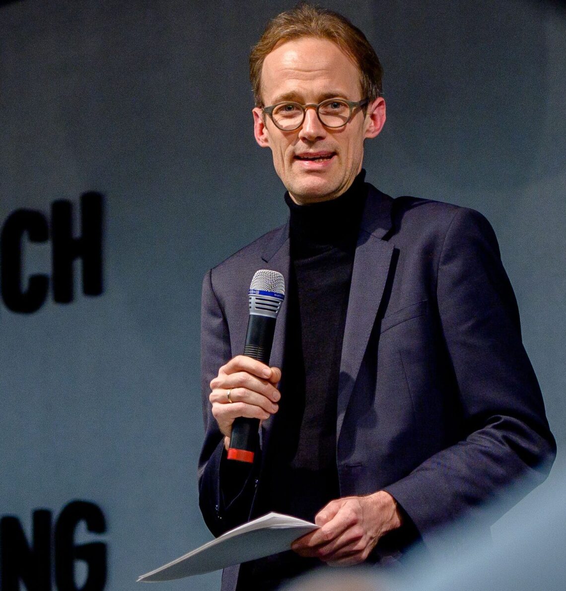 Marcel Lepper, 2019 - Foto: Stephan Röhl - Lizenz: https://creativecommons.org/licenses/by-sa/2.0/deed.en - Datei: https://commons.wikimedia.org/wiki/File:Marcel_Lepper_(49192144388)_(cropped).jpg#/media/File:Marcel_Lepper.jpg (Ausschnitt)