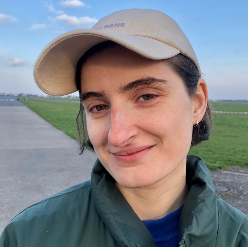 Kay Matter, 2023 - Foto: Eva Maria Tepest - Lizenz: https://creativecommons.org/licenses/by-sa/4.0/deed.en - Datei: https://commons.wikimedia.org/wiki/File:Matter_Selma_Portrait_2.jpg

