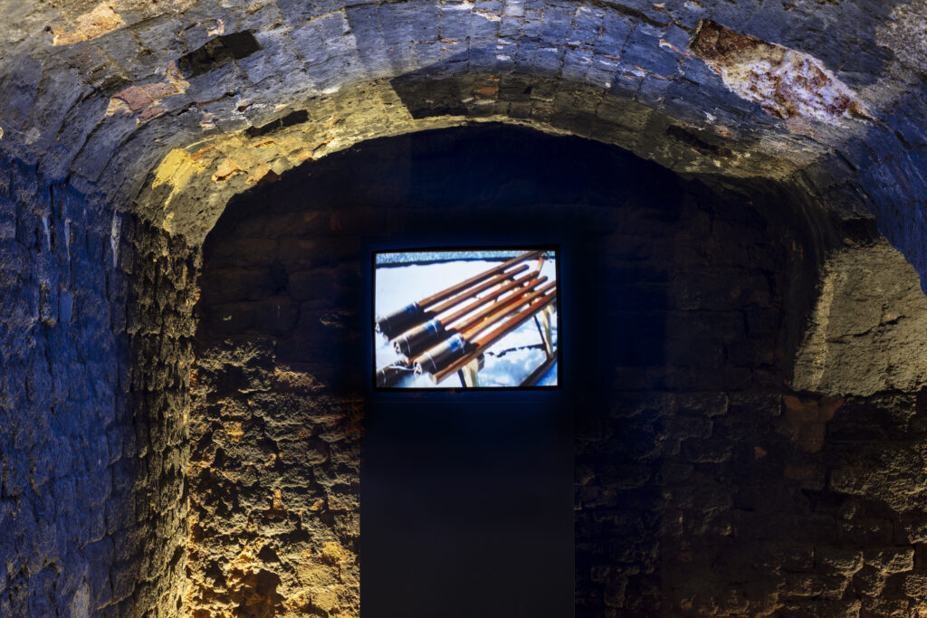 Bild: Ausstellungsansicht «Roman Signer. Filme», Kunsthalle Appenzell, 2025 - Foto: Stefan Rohner