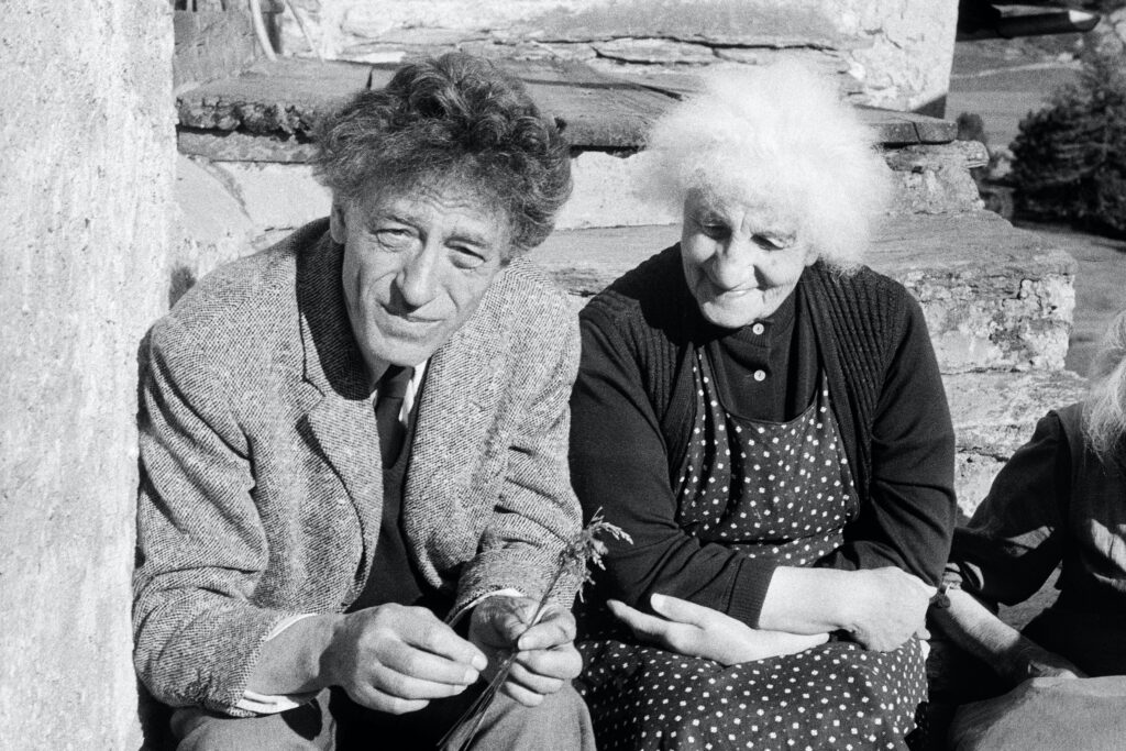 Alberto Giacometti mit seiner Mutter in Capolago, Maloja, © 2025 Stiftung Ernst Scheidegger-Archiv, Zürich