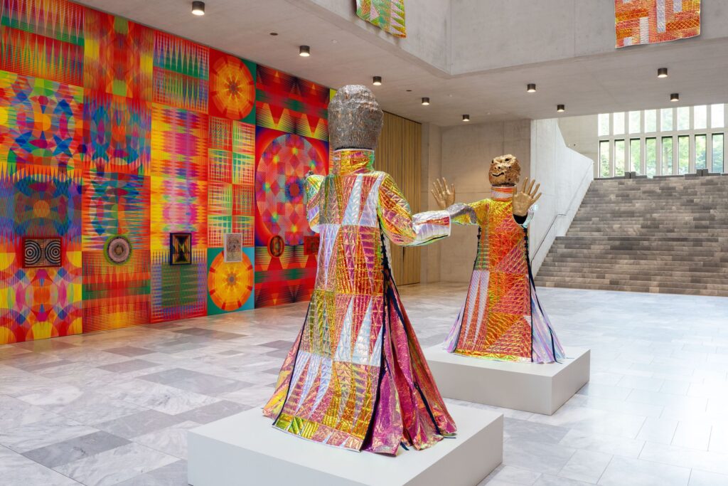 Jeffrey Gibson, boshullichi / inlʋchi – we will continue to changeAusstellungsansicht Kunsthaus Zürich, 2025Installation view Kunsthaus Zürich, 2025© Jeffrey Gibson, Photo: Franca Candrian, Kunsthaus ZürichKUNST FÜR ALLE