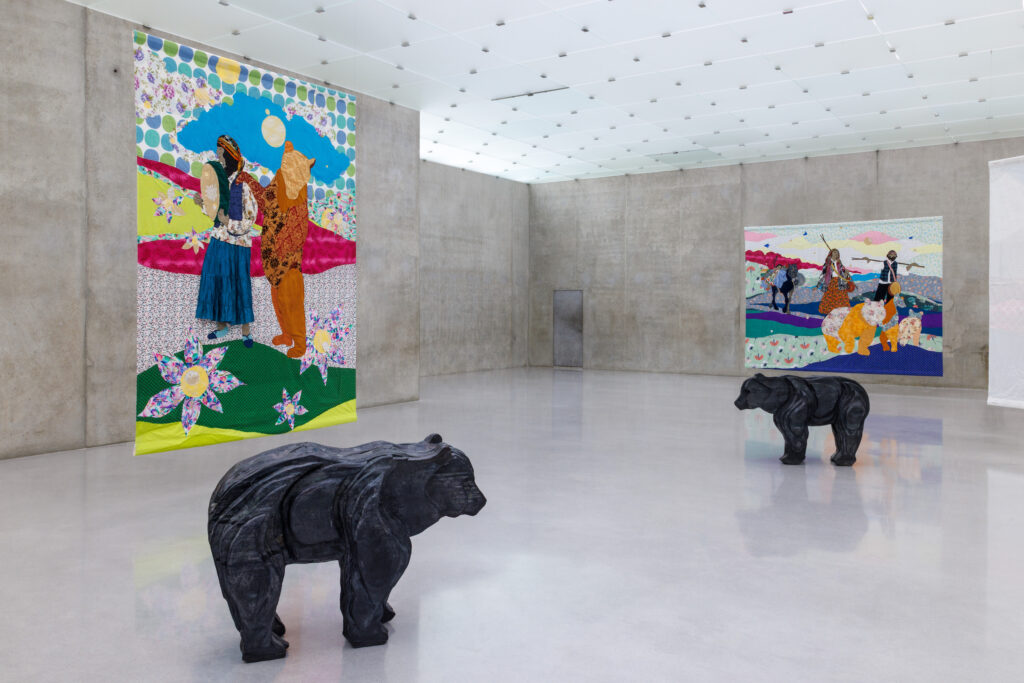 Małgorzata Mirga-Tas Tełe Ćerhenia Jekh Jag Ausstellungsansicht 3. Obergeschoss Kunsthaus Bregenz, 2025 Foto: Markus Tretter © Małgorzata Mirga-Tas, Kunsthaus Bregenz Courtesy of the artist, Foksal Gallery Foundation, Warschau, Frith Street Gallery, London, Karma International, Zürich