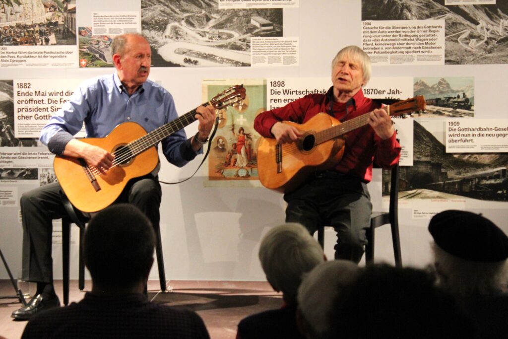 Roberto Maggini (links) und Dimitri, Frühling 2016 in Schwyz - Foto: Pakeha, https://commons.wikimedia.org/wiki/User:Pakeha - Lizenz: https://creativecommons.org/licenses/by-sa/4.0/deed.en - Datei: https://commons.wikimedia.org/wiki/File:Roberto_e_Dimitri_(2).jpg