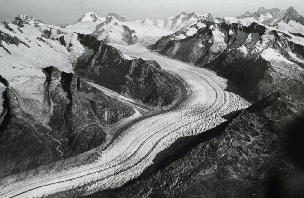 Swissair-Photo A.G. (éditeur), Zurich, Aletschgletscher, Jungfrau, Finsteraarhorn, vers 1931-1940, diapositive pour lanterne magique, © Musée suisse de l’appareil photographique, Vevey.