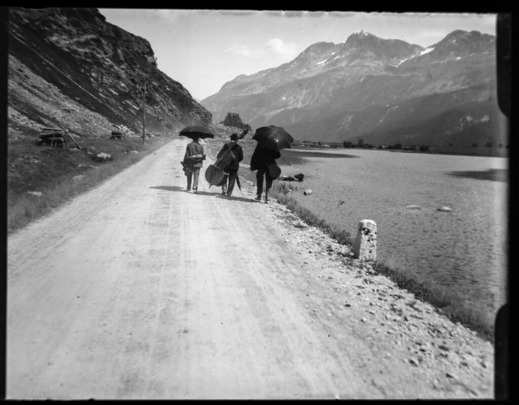 Die «Fränzlis» auf Reisen «Fränzlis», Foto: Camill Hoffmann, Sils-Maria, um 1900, Repro Kulturarchiv Oberengadin, Zuoz