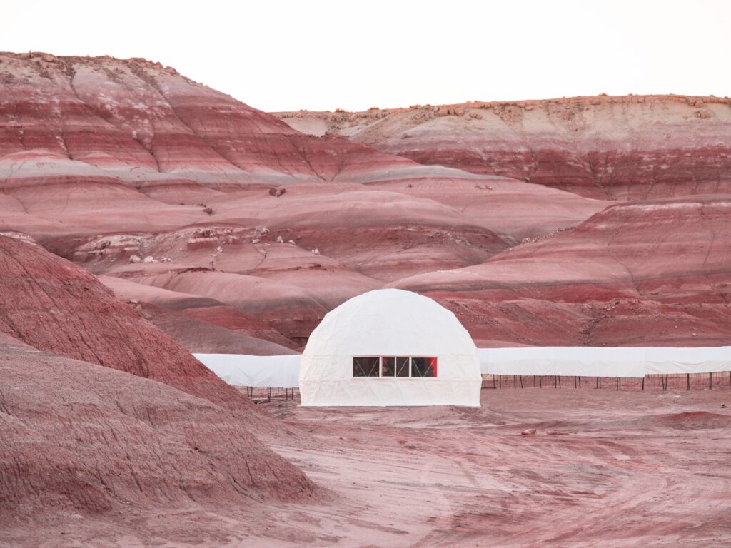 Bild: Andrea Orejarena &Caleb Stein, Mars Desert Research Station, 2021Copyright: © Orejarena & Stein. Courtesy Palo Gallery, NY.