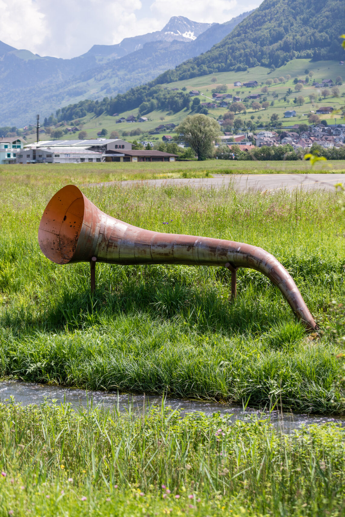 © Barbara Jäggi, «Allmendhorn», 2014, https://barbara-jaggi.kleio.com/ - Foto: https://skulpturenpark-ennetbuergen.ch/portfolio/barbara-jaeggi/