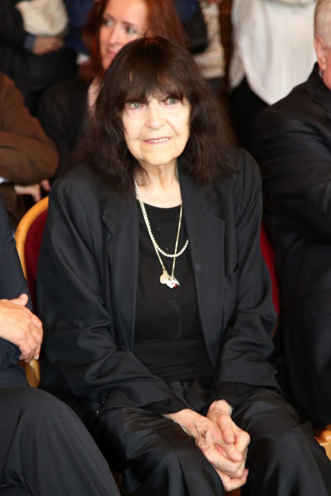 Friederike Mayröcker, 2015 - Foto: Franz Johann Morgenbesser from Vienna, Austria, https://www.flickr.com/people/95704119@N08 - ,Mayröcker_Friederike-5784 - Lizenz: https://creativecommons.org/licenses/by-sa/2.0/deed.de - Datei: https://commons.wikimedia.org/wiki/File:Mayr%C3%B6cker_Friederike-5784_(17828490214).jpg