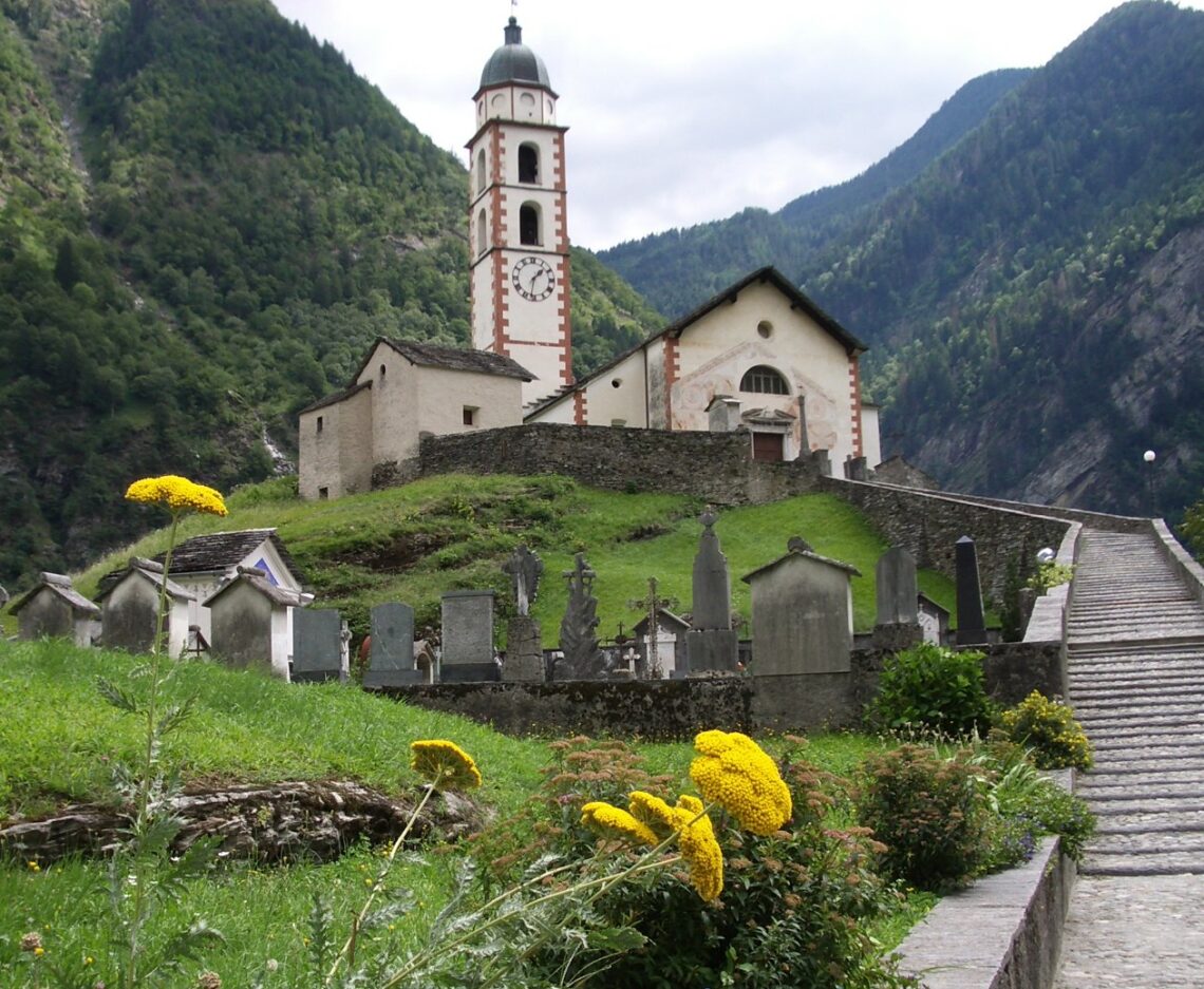 Bild: Soazza, 2006 - Foto: Paebi, https://commons.wikimedia.org/wiki/User:Paebi - Lizenz: https://creativecommons.org/licenses/by-sa/3.0/deed.en - Datei: https://commons.wikimedia.org/wiki/File:Soazza01.JPG