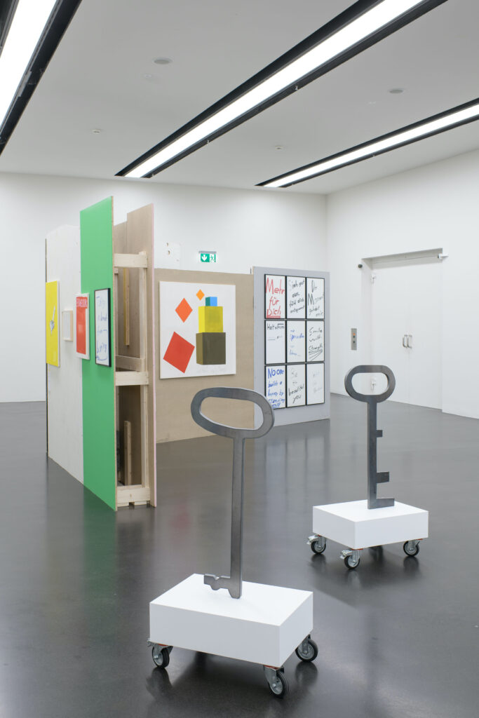 Ausstellungsansicht spot on Sereina Steinemann, in Kooperation mit Kommission Bildende Kunst Stadt Luzern, Kunstmuseum Luzern, 2025 Foto: Marc Latzel