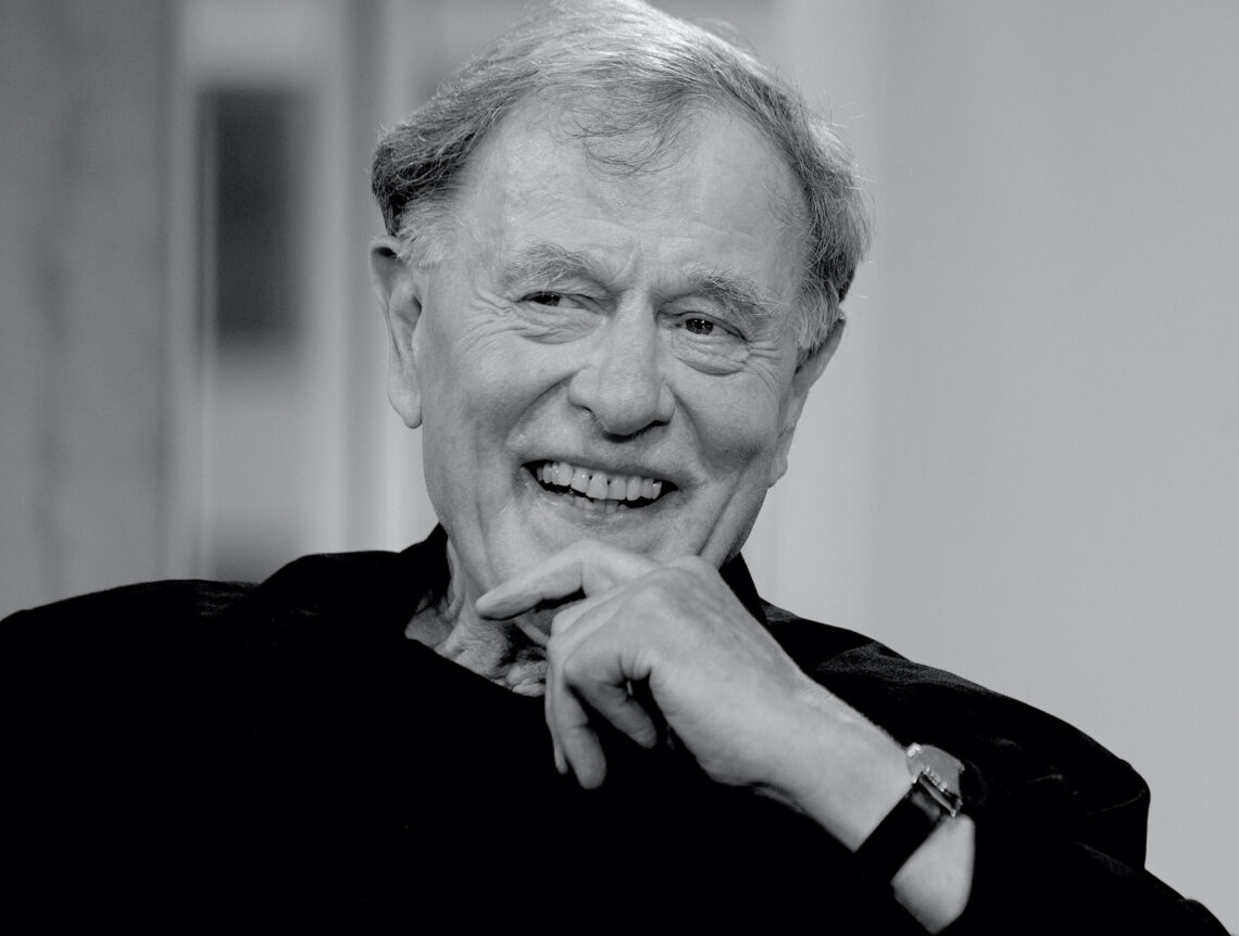 Claus Peymann, 2013 - Foto: Dtephan Röhl, https://www.flickr.com/photos/boellstiftung/8744618370/ - Lizenz: https://creativecommons.org/licenses/by-sa/2.0/deed.en - Datei: https://commons.wikimedia.org/wiki/File:Claus_Peymann_-_Konferenz_%C2%ABTheater_und_Netz%C2%BB_am_8._und_9._Mai_2013_in_Berlin_(8744618370).jpg