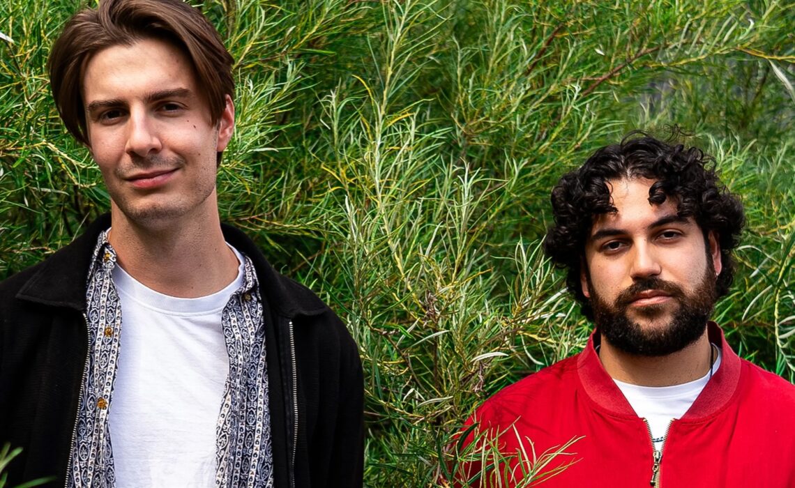 Bild: Michael Schneider (links) und Gian Trüb machen seit vielen Jahren zusammen Musik, aktuell im Duo als Heera - Foto: © SRF / David Marbach