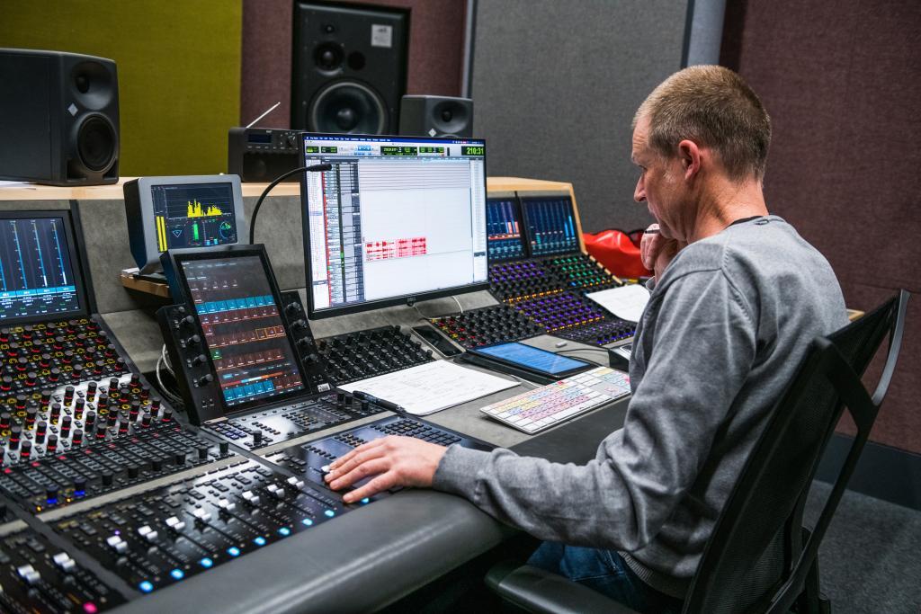 Hörspiel - Das dritte Ohr von Matthias Berger, Gion Mathias Cavelty und Lukas Holliger Schweizer Radio-Tatort Tontechniker Tom Willen 2020 Copyright: SRF/Nici Jost