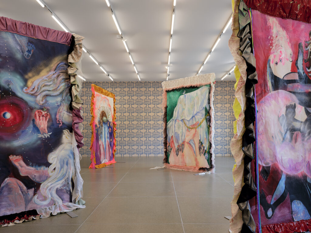 Installationsansicht Klodin Erb
Vorhang fällt Hund bellt
21.9.2025 – 4.1.2026, Aargauer Kunsthaus Foto: David Aebi, Burgdorf