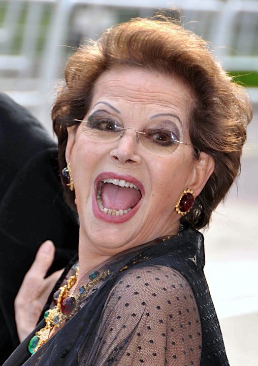 Claudia Cardinale, Cannes 2010 - Foto: Georges Biard - Lizenz: https://creativecommons.org/licenses/by-sa/3.0/deed.en - Datei: https://commons.wikimedia.org/wiki/File:Claudia_Cardinale_Cannes_2010.jpg