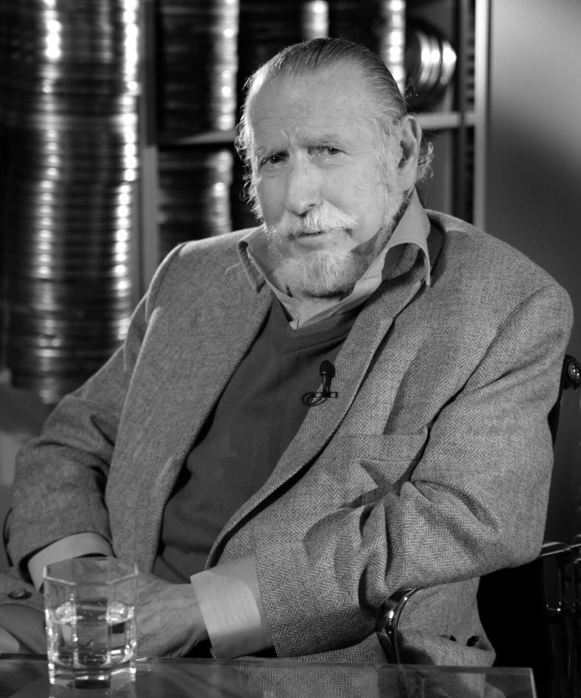 Georg Stefan Troller, 2011 - Foto: Bodow, https://commons.wikimedia.org/wiki/User:Bodow - Lizenz: https://creativecommons.org/licenses/by-sa/4.0/deed.en - Datei: https://commons.wikimedia.org/wiki/File:Georg-Stefan-Troller-2011-im-ZDF-bei-Vor-30-Jahren.jpg