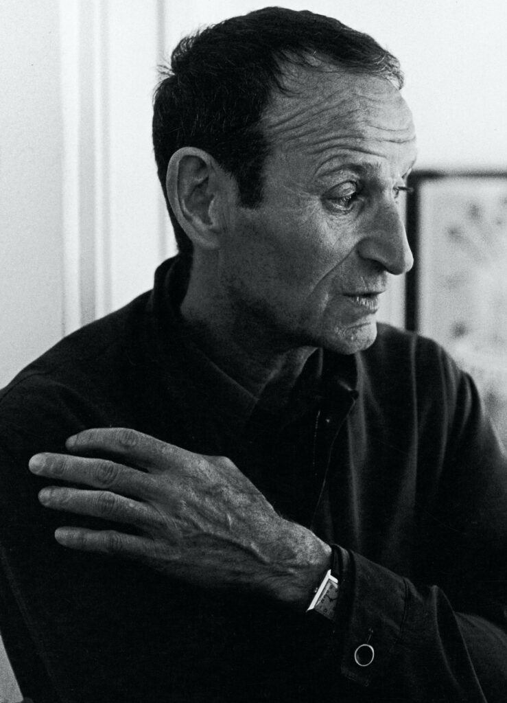 Jean Planque en 1967, dans la galerie de sa sœur Claudine, à Lausanne - © https://fondationplanque.ch/en/jean-planque/