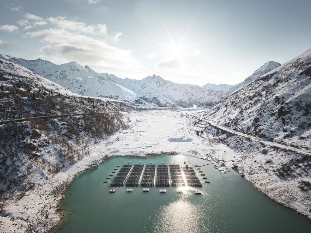 Credit: © Michel Jaussi, Grosser St.Bernhard, aus der Serie «Swiss Renewables»