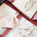 Historische Lingerie und Archiva- lien, Sammlung ‘Weiblichkeit in Form’ von Beata Sievi, 2025 © Charlotte Leonie Hammann