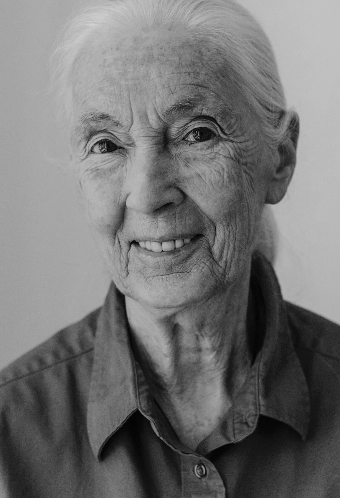 Jane Goodall, 2019 - Foto: Johanna Lohr im Auftrag von Steingarts Morning Briefing - Lizenz: https://creativecommons.org/licenses/by-sa/4.0/deed.en - Datei: https://commons.wikimedia.org/wiki/File:Johanna_lohr_jane-goodall.jpg