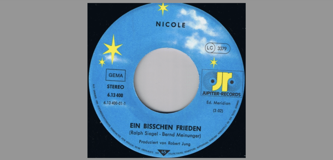 Nicole - Ein bißchen Frieden von Ralph Siegel und Bernd Meinungen, Jupiter Records - Lizenz: https://creativecommons.org/licenses/by-sa/3.0/de/legalcode - Datei: https://de.wikipedia.org/wiki/Datei:Nicole_-_Ein_bisschen_Frieden.jpg