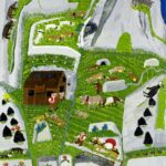 Bild: Niklaus Wenk (1913–2013) «Alp Schafboden ab Tesel» 1996, Lackfarbe auf Pavatex, 60 × 44 cm, open art museum, Stiftung für schweizerische Naive Kunst und Art Brut, St.Gallen, Legat Erna und Curt Burgauer