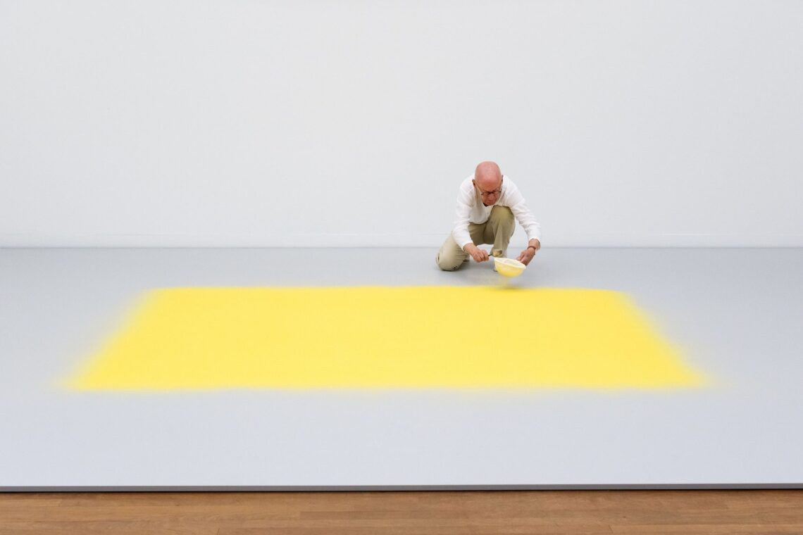 Wolfgang Laib, Blütenstaub von Haselnuss, 2020–2023Ausstellungsansicht / Installation view Kunsthaus Zürich, 2025© Wolfgang Laib, Photo: Franca Candrian, Kunsthaus Zürich