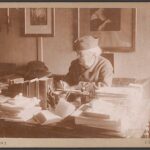 Bild: Conrad Ferdinand Meyer an seinem Schreibtisch in Kilrchberg - Foto: R. Ganz, 195, Zentralbibliothek Zürich, e-manuscripta.ch