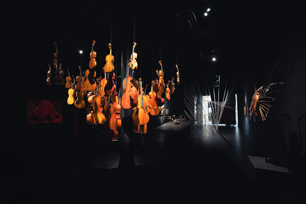 Images: Vues d’installation «KSSSS, KSSSS, KSSSS – Bestiaire utopique», Muséum d’histoire naturelle de Neuchâtel (MHNN), 2025 / 2026 - Photos: © MHNN Neuchâtel 2025