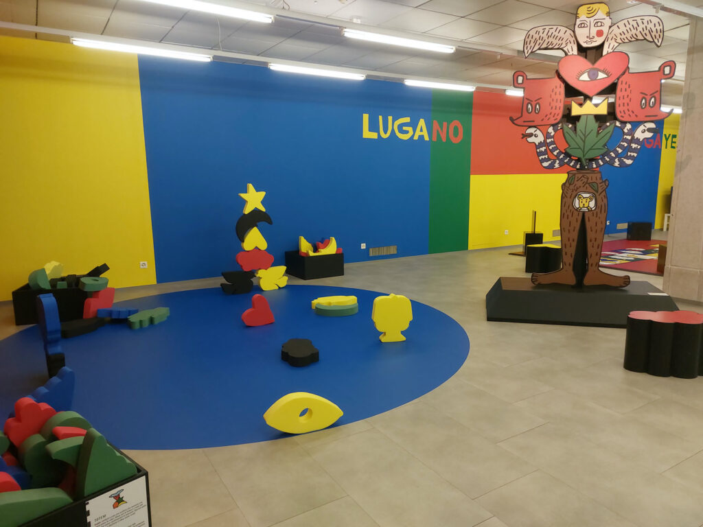 Vista dell’installazione - © http://www.uessearte.it/popoloerba.html