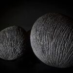 Image: Claude Bernhard, Mystère, grès noir, 2025, © C. Bernhard, https://claudebernhard.com/