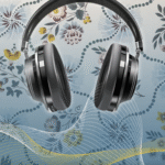 Affichette, © https://www.museepapierpeint.ch/sites/default/files/Affichette_expo_EvasionsSonores_light.pdf