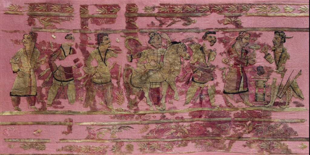 Fragment eines gestickten Teppichs, Baktrien, Xiongnu-Zeit (3. Jh. v. Chr. – 1. Jh. n. Chr.), Institut für Archäologie, Mongolische Akademie der Wissenschaften