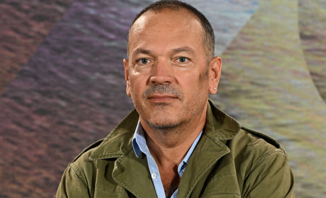 Jean-Stéphane Bron, Locarno 2025 - Foto: DavidPMaynard, https://commons.wikimedia.org/wiki/User:DavidPMaynard - Lizenz: https://creativecommons.org/licenses/by-sa/4.0/deed.en - Datei: https://commons.wikimedia.org/wiki/File:Jean-St%C3%A9phane_Bron_at_the_Locarno_Film_Festival,_Switzerland,_11_August_2025_01.jpg