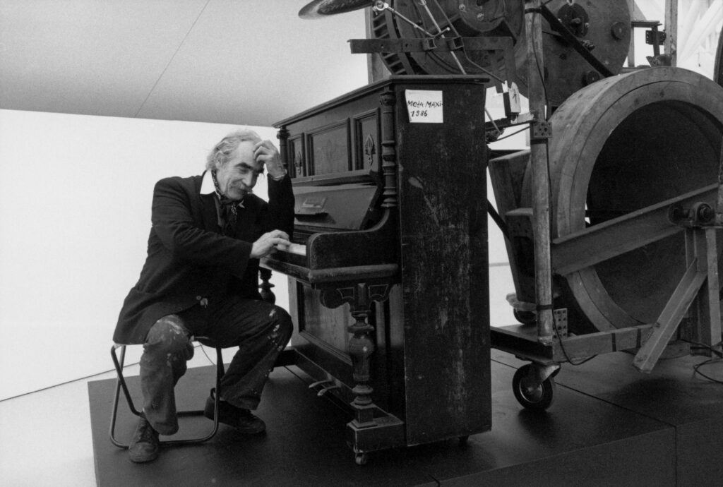 Jean Tinguely au MAHF, 1991 © MAHF / François Emmenegger