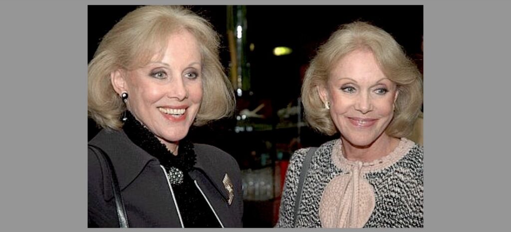 Alice (links) und Ellen Kessler (2005) - Foto: Harald Bischoff, https://commons.wikimedia.org/wiki/User:Haraldbischoff - Lizenz: https://creativecommons.org/licenses/by-sa/3.0/deed.en - Datei: https://commons.wikimedia.org/wiki/File:Kessler_Zwillinge.jpg