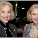 Alice (links) und Ellen Kessler (2005) - Foto: Harald Bischoff, https://commons.wikimedia.org/wiki/User:Haraldbischoff - Lizenz: https://creativecommons.org/licenses/by-sa/3.0/deed.en - Datei: https://commons.wikimedia.org/wiki/File:Kessler_Zwillinge.jpg