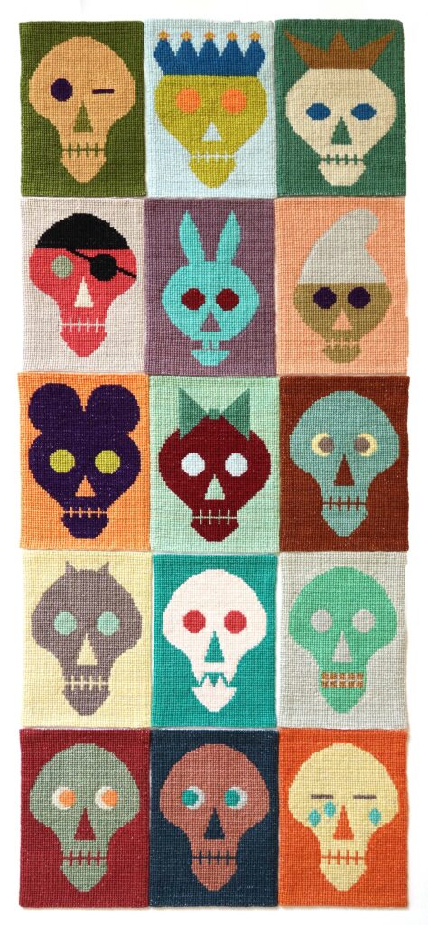 Priska Gutjahr, 15 têtes de mort, 2025, Broderie, 76 x 31 cm jpg