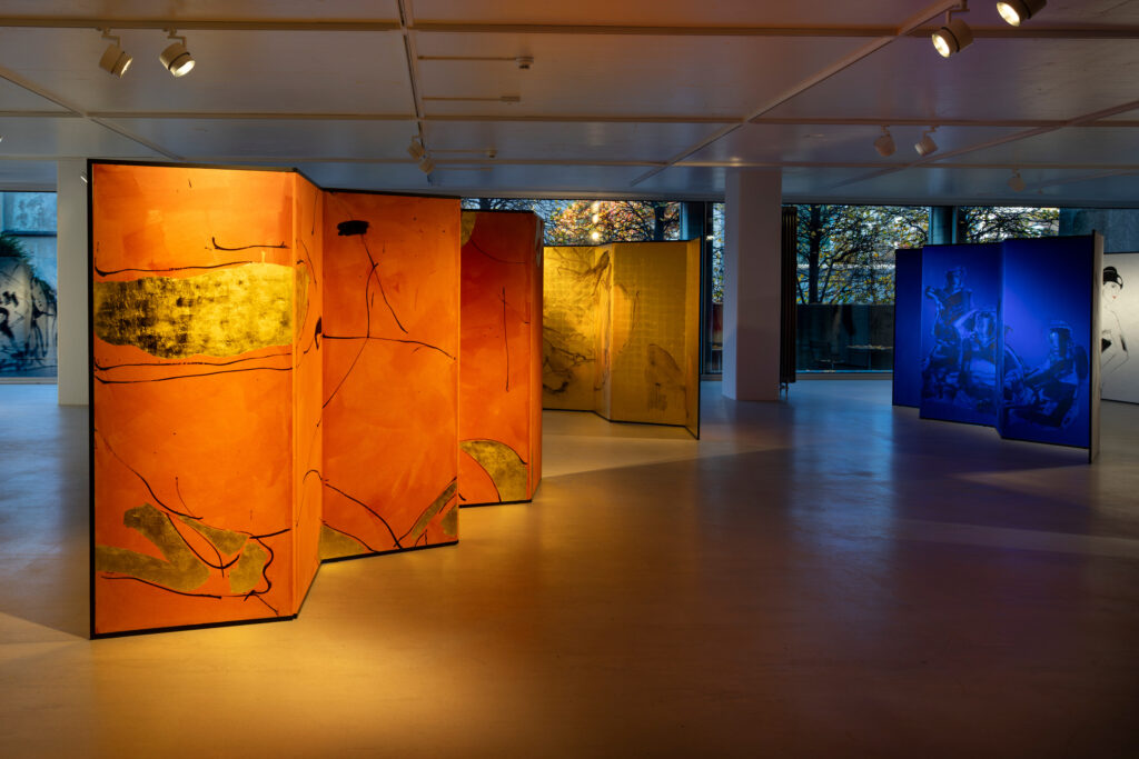 Ausstellungsansicht, WHISPERS OF JAPAN - Luciano Castelli, Kulturstiftung Basel H. Geiger,