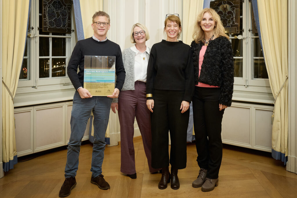 Die heutigen Gesprächsleiterinnen und Gesprächsleiter des „Tagesgesprächs“: David Karasek, Karoline Arn, Simone Hulliger, Ivana Pribakovic - Foto: Michele Limina
