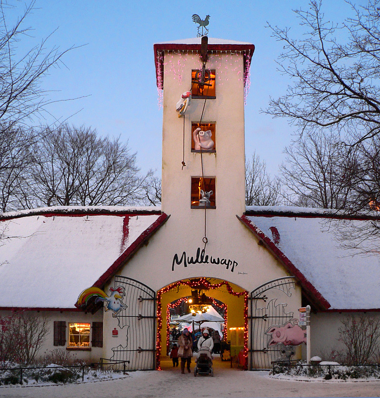 Kinderland Mullewapp im Zoo Hannover, 2009 - Foto: Axel Hindemith, https://de.wikipedia.org/wiki/Benutzer:AxelHH - Public domain - Datei: https://commons.wikimedia.org/wiki/File:Zoo_Hannover_Mullewapp.jpg