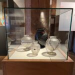 © Vitromusée Romont 2025, La Verrerie artistique de Saint-Prex, https://www.facebook.com/photo?fbid=1405000991635072&set=pcb.1405001028301735