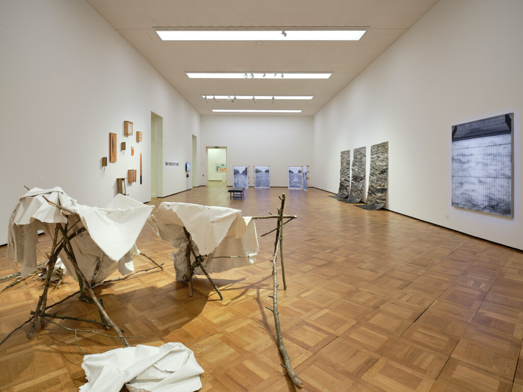 Ausstellungsansicht / Vue de l’exposition "Cantonale Berne Jura 2024/2025", Kunstmuseum Thun, 2024. Foto/Photo: David Aebi  