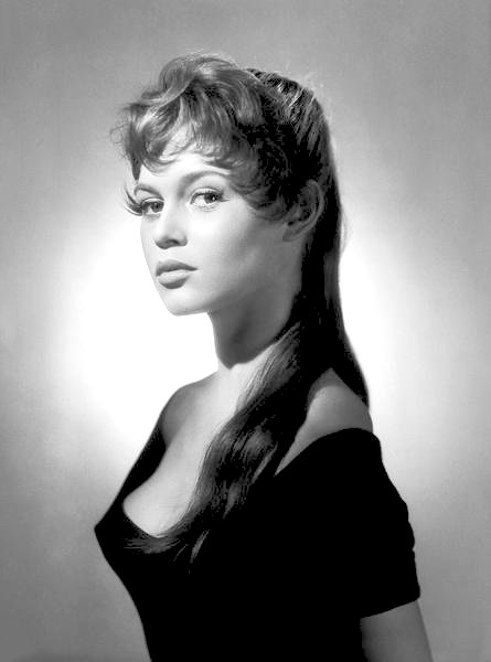 Brigitte Bardot, 1954 - Foto: Studio Harcourt, https://pop.culture.gouv.fr/notice/memoire/APU242674V09 - Lizenz: Public domain - Datei: https://commons.wikimedia.org/wiki/File:BrigitteBardot-StudioHarcourt-1954.png
